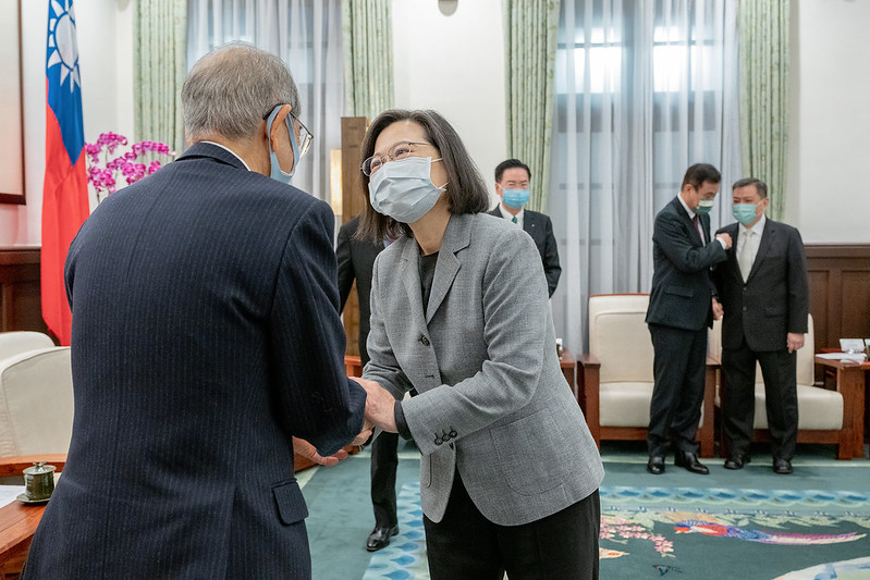 President Tsai Ing-wen meets with Japan-Taiwan Exchange Association Chairman Ohashi Mitsuo.