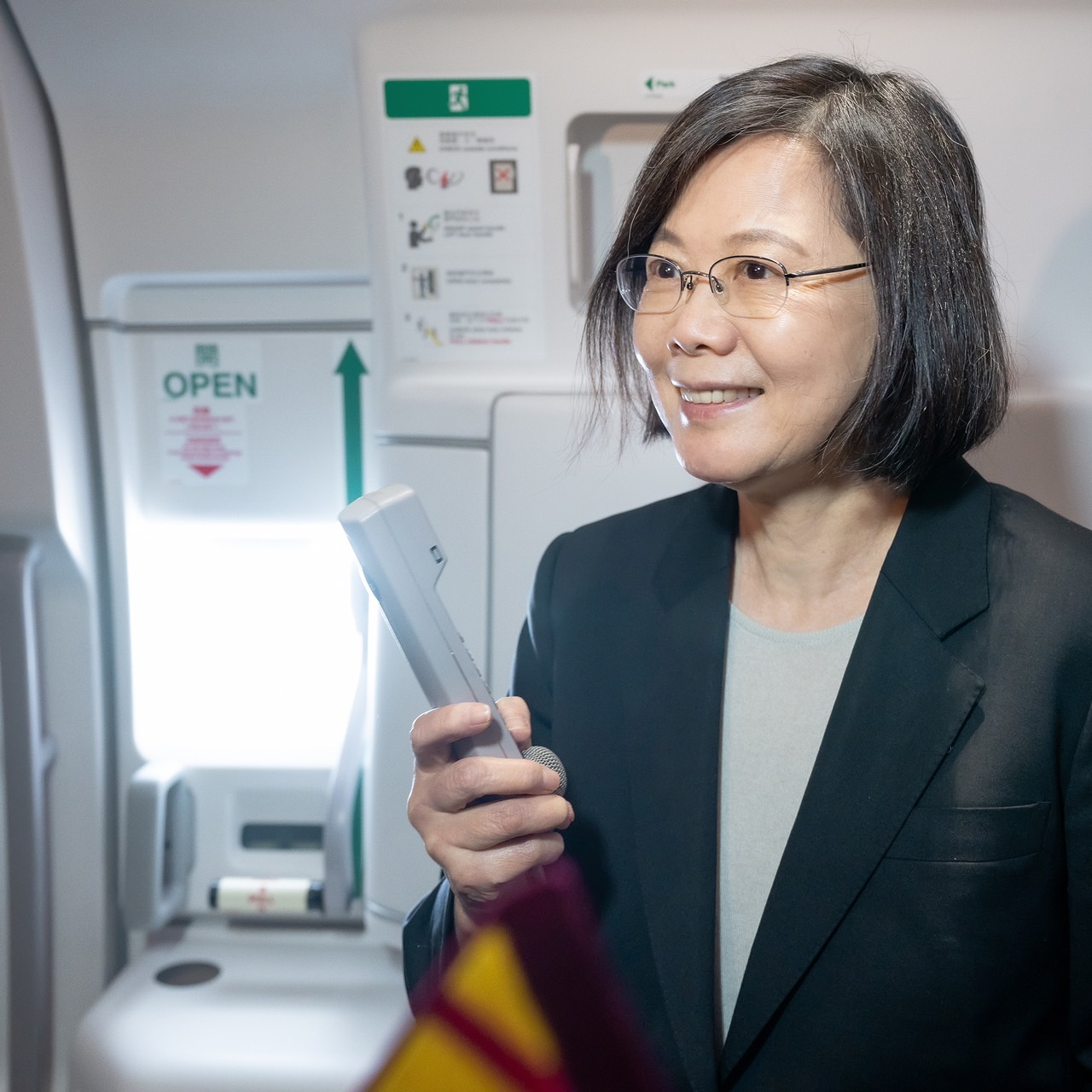 President Tsai delivers remarks aboard aircraft en route to Guatemala and Belize.