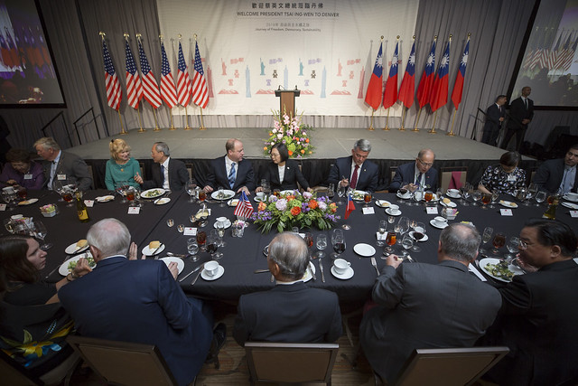 The president Tsai attends an expatriate banquet during stopover in Denver.