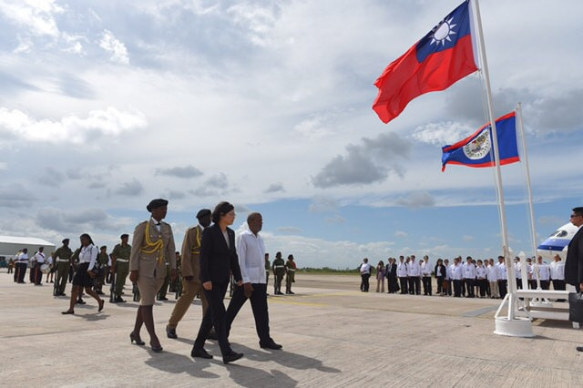 President Tsai arrives at Philip S.W. Goldson International Airport in Belize.