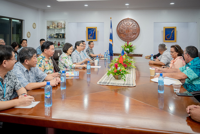 President Tsai and President Heine engage in bilateral talks, exchanging opinions on cooperative relations between Taiwan and the Marshall Islands.