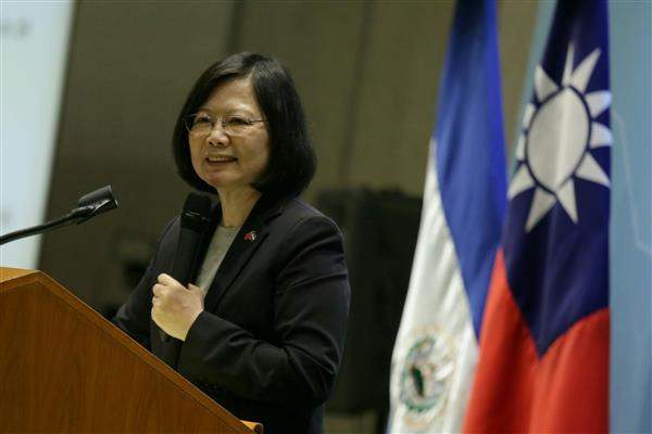 President Tsai hosts a dinner banquet for representatives of the Taiwanese expatriate community in El Salvador.