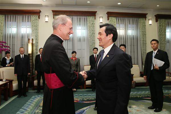 President Ma meets with Monsignor Paul Fitzpatrick Russell, Chargé d'Affaires a.i. of the Apostolic Nunciature to the ROC.