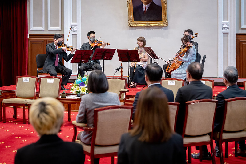 On the afternoon of February 17, President Tsai met with members of the NSO / Taiwan Philharmonic.