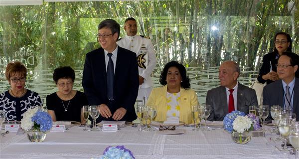 Vice President and Mrs. Chen attend a luncheon hosted by Cristina Lizardo Mezquita, the first female president of the Senate of the Dominican Republic.
