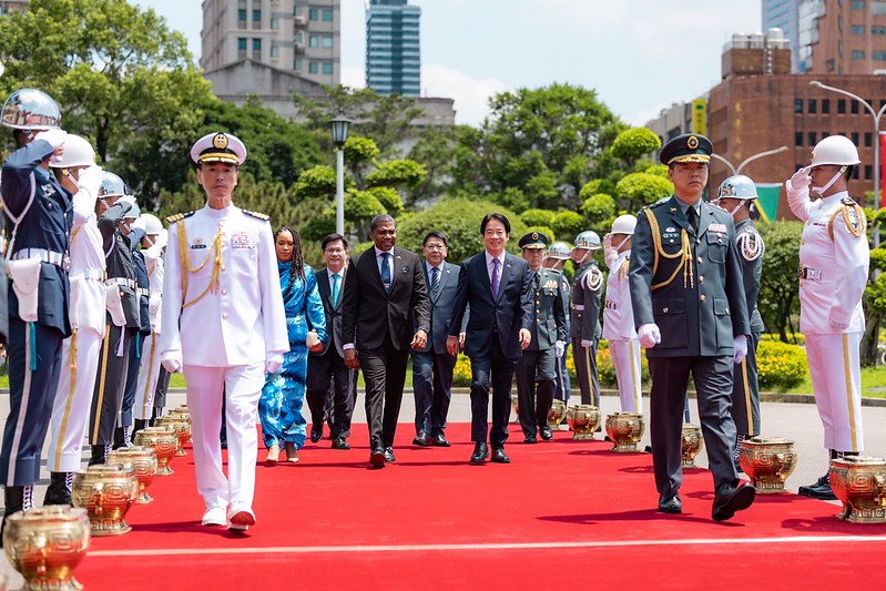 President Lai Ching-te welcomes Prime Minister Terrance Drew of the Federation of Saint Christopher and Nevis and his wife with full military honors.