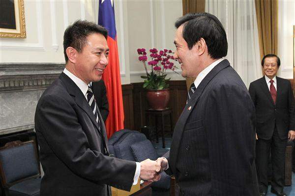 President Ma meets with a delegation led by Seiji Maehara, a DPJ member of Japan's House of Representatives. (01)