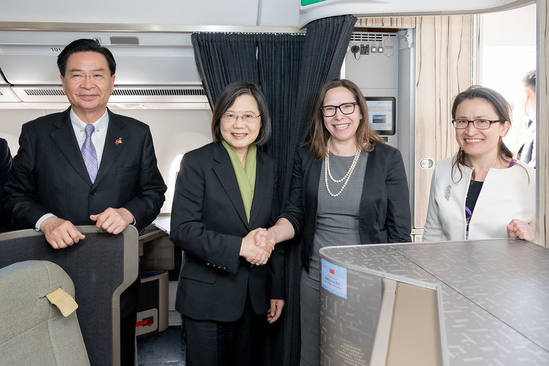 President Tsai is received at John F. Kennedy International Airport by Taiwan's Representative to the US Hsiao and AIT Chairperson Rosenberger.
