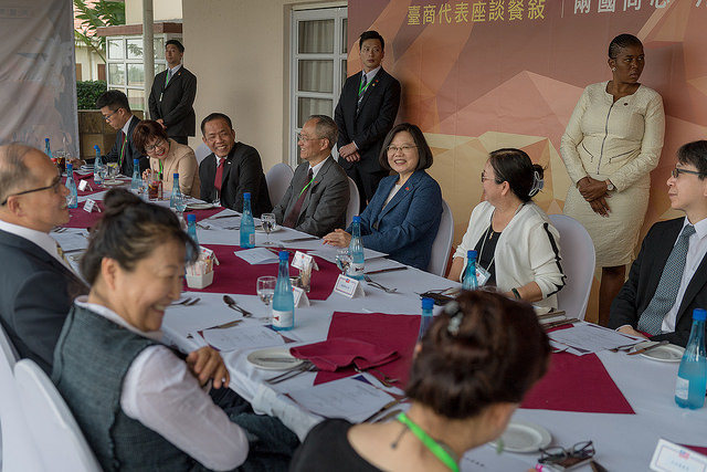 President Tsai Ing-wen attends a luncheon meeting with representatives of Taiwanese businesses in southern Africa.
