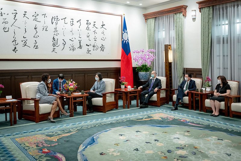 President Tsai meets St. Christopher and Nevis Ambassador Jasmine Elise Huggins.