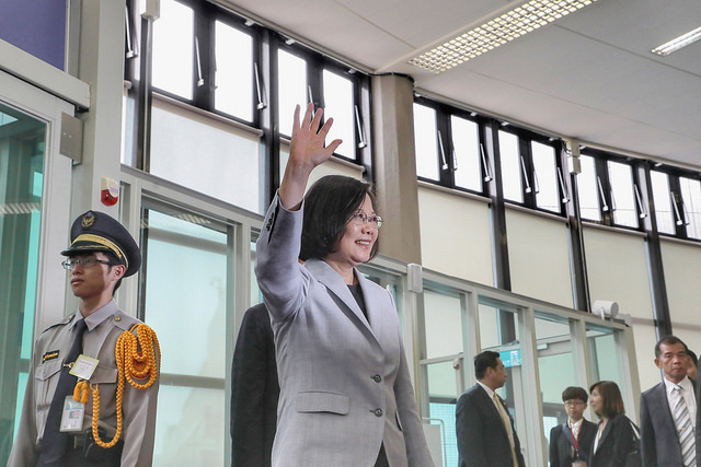 President Tsai waves to journalists before departing for Paraguay and Belize.