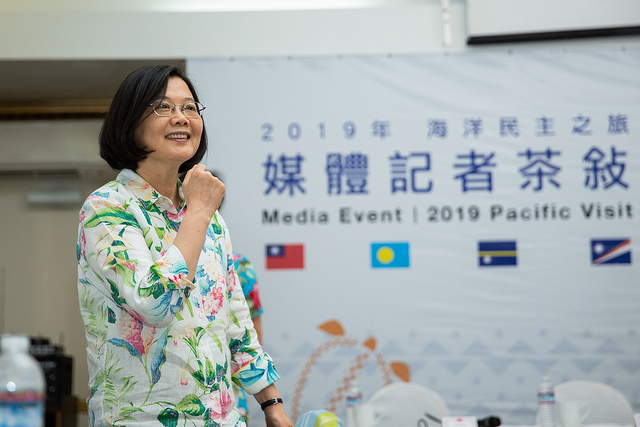 President Tsai holds a reception in the Marshall Islands for the press corps traveling with her "Oceans of Democracy" delegation.