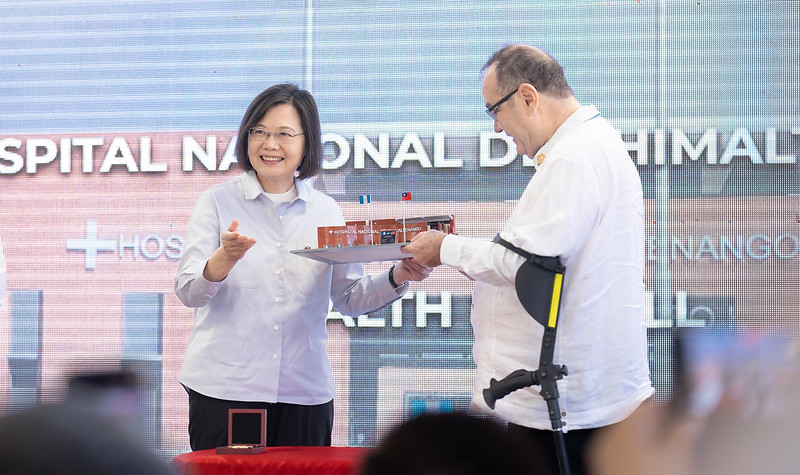 President Tsai visits National Hospital of Chimaltenango, attends donation and handover ceremony.