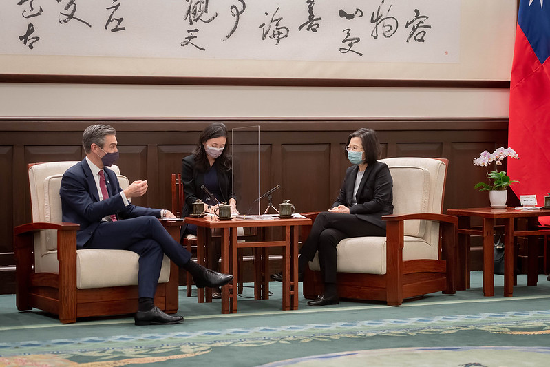 President Tsai exchanges views with US National Endowment for Democracy President Wilson.