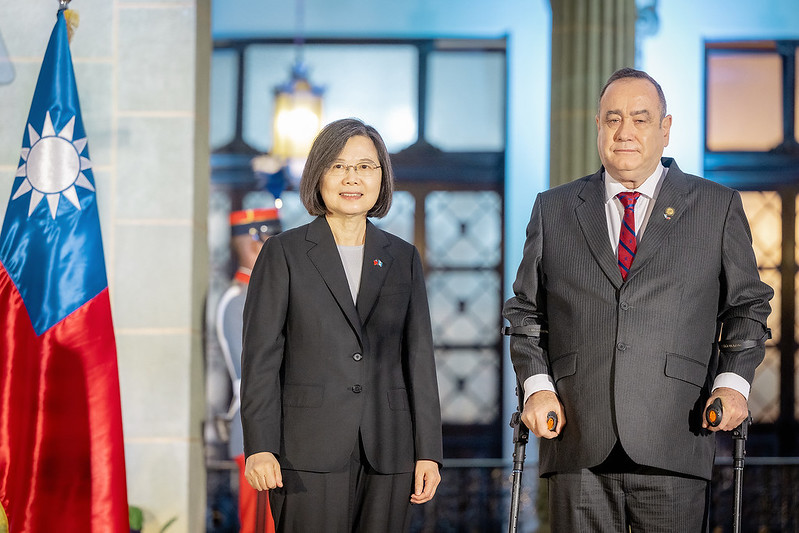 President Tsai received with full military honors by Guatemalan President Alejandro Eduardo Giammattei Falla.