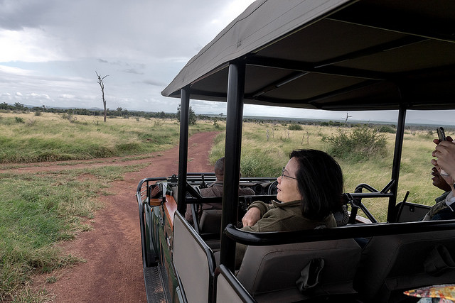 President Tsai Ing-wen, accompanied by Swaziland's King Mswati III, travelles to Hlane Royal National Park to observe wild animals.