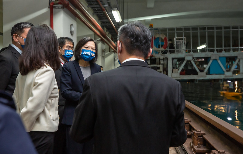 President Tsai listens to reports on the history of naval technology and shipbuilding at National Cheng Kung University.