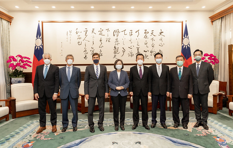 President Tsai meets with a delegation from the Atlantic Council, a think tank based in Washington, DC.