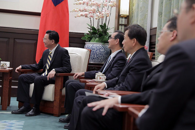 Foreign Minister Joseph Wu accompanies former US Secretary of Defense Ash Carter to meet with President Tsai.