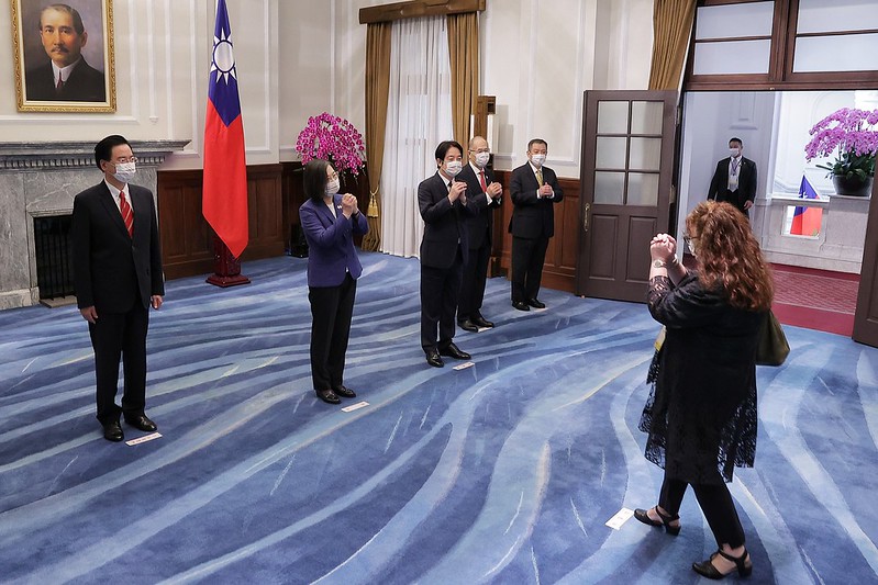 President Tsai receives congratulations from foreign guests participating in the 2021 National Day celebration.