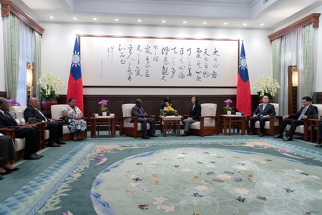 President Tsai meets with Jeremiah Manele, Minister of Foreign Affairs and External Trade of the Solomon Islands, and Mrs. Manele.