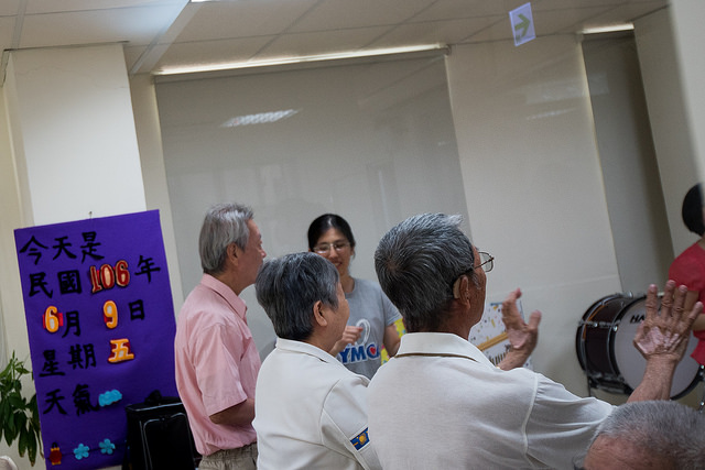 President Tsai tours the Level A Community Integrated Services Center in Tainan's Eastern District.