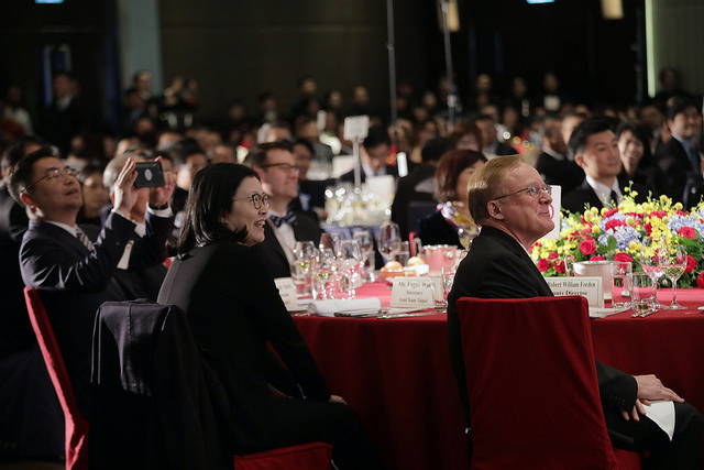 Participants listen to President Tsai's speech at the 2018 AmCham Hsieh Nien Fan celebration.