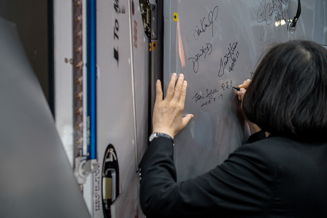 President Tsai signs her name on a white board at the Johnson Space Center in Houston, Texas.