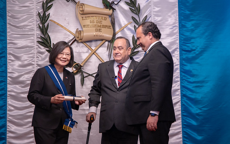 President Tsai receives a decoration from Guatemalan President Giammattei.
