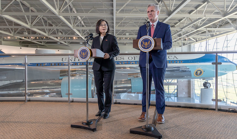 President Tsai and US House Speaker Kevin McCarthy make a joint press appearance.