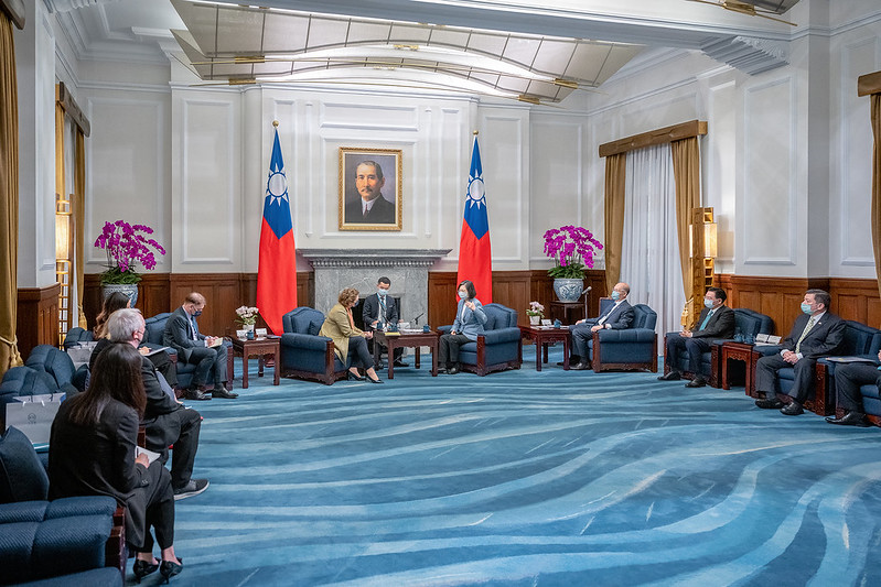 President Tsai meets with a delegation led by European Parliament Vice President Nicola Beer.