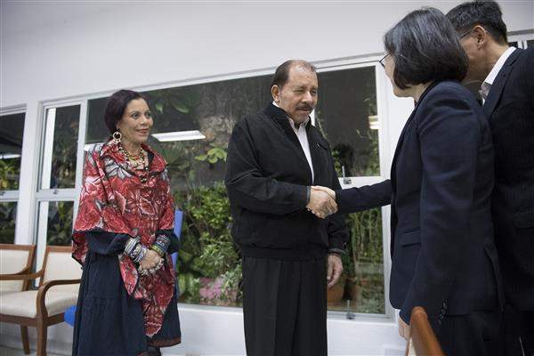 President Tsai meets Nicaraguan President Daniel Ortega and his wife.
