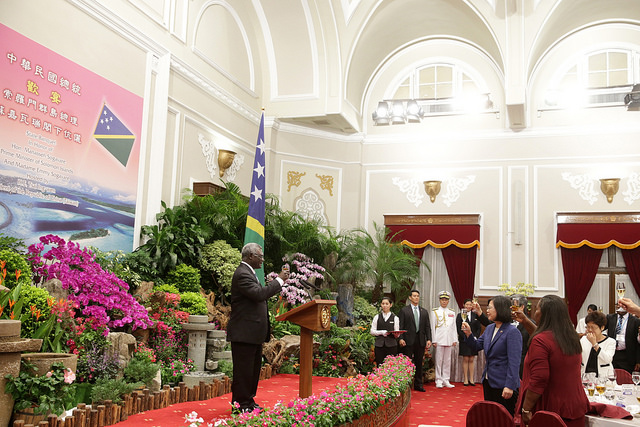 Solomon Islands Prime Minister Manasseh Sogavare raises a toast to the stable alliance between Taiwan and the  the Solomon Islands.