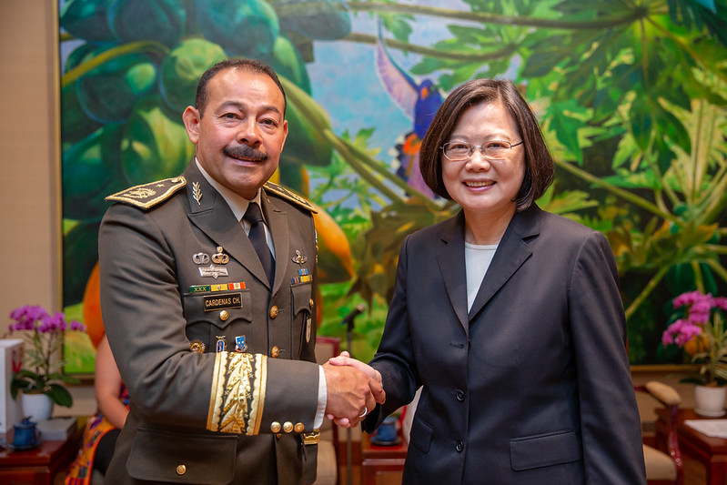 President Tsai meets with participants in an international training course organized by our Ministry of National Defense.