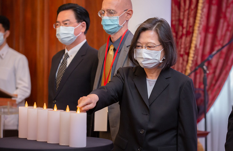 President Tsai lights candles in memory of the Holocaust's victims.