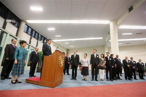 Vice President Chen delivers remarks at Taiwan Taoyuan International Airport upon his return from the Dominican Republic.