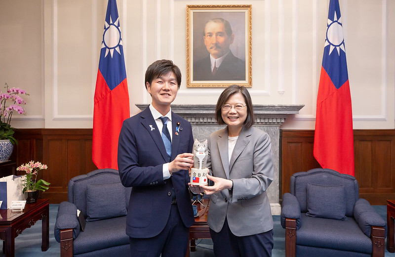 President Tsai Ing-wen meets with a delegation led by Japan's LDP Youth Division Director Suzuki Norikazu.