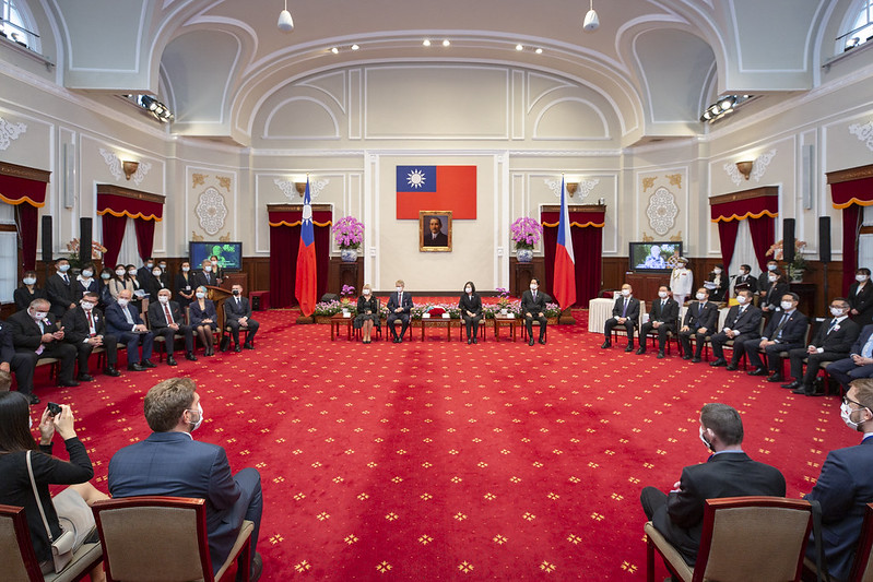 President Tsai meets with a delegation led by Czech Republic Senate President Miloš Vystrčil.