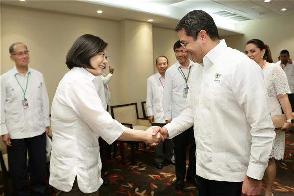 President Tsai meets with Honduras President Juan Orlando Hernandez Alvarado.