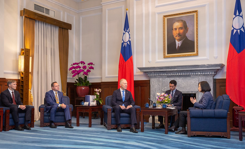 President Tsai Ing-wen meets with a joint delegation of parliamentary foreign affairs committee chairs from the Baltic states – Estonia, Latvia, and Lithuania.