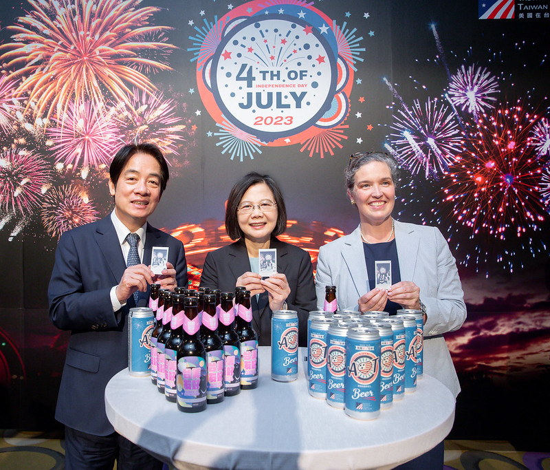 President Tsai Ing-wen, accompanied by Vice President Lai Ching-te, attends American Independence Day Reception held by the American Institute in Taiwan (AIT).