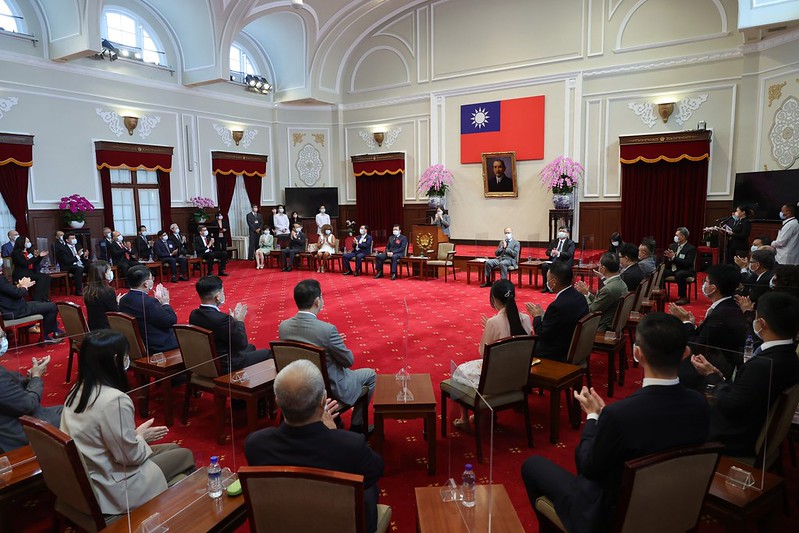 President Tsai meets the winners of 2021 Golden Merchant Awards.