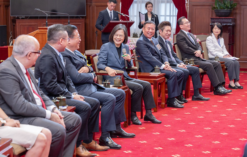 President Tsai Ing-wen meets with the winners of the 2023 Golden Merchant Awards.