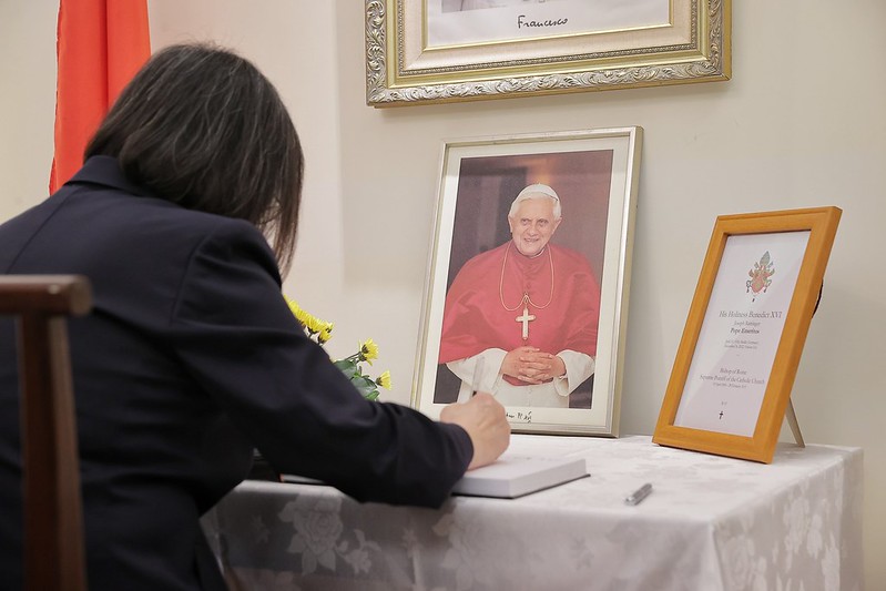 President Tsai Ing-wen visits the Apostolic Nunciature in Taiwan to offer her condolences on the passing of Pope Emeritus Benedict XVI.