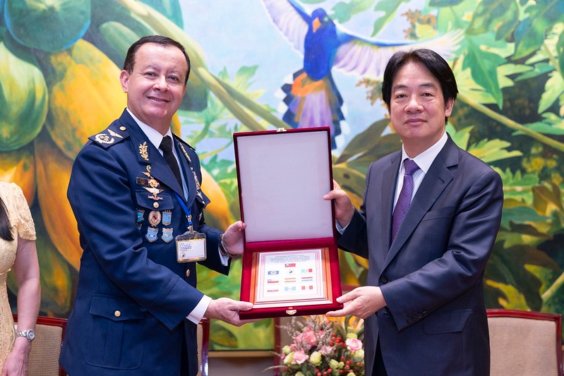 President Lai receives a gift from his visitor.