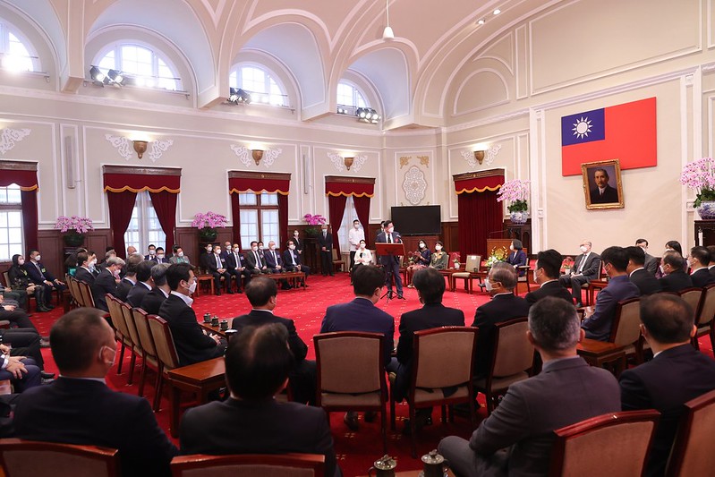 President Tsai Ing-wen meets with the winners of the 2022 Golden Merchant Awards.