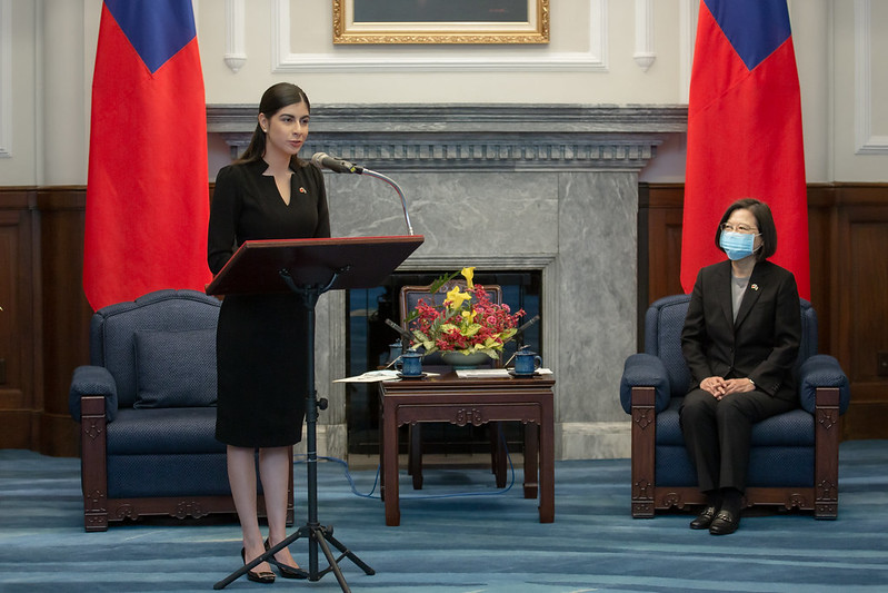 Nicaraguan Ambassador Rivera delivers remarks when meeting with PresidentTsai.