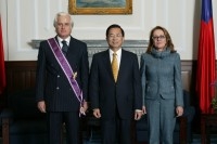 President Chen Bestows the Order of Brilliant Star with Violet Grand Cordon upon Italian Parliamentary Taiwan-friendly group Chairman Gian Paolo Landi di Chiavenna.