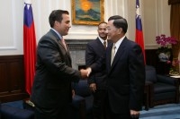 President Chen Receives Nauruan Ministers David Adeang and Frederick Pitcher.