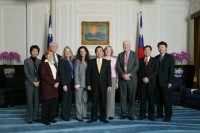 President Chen Receives the 2006 Asia Pacific Journalism Fellowships Winners.